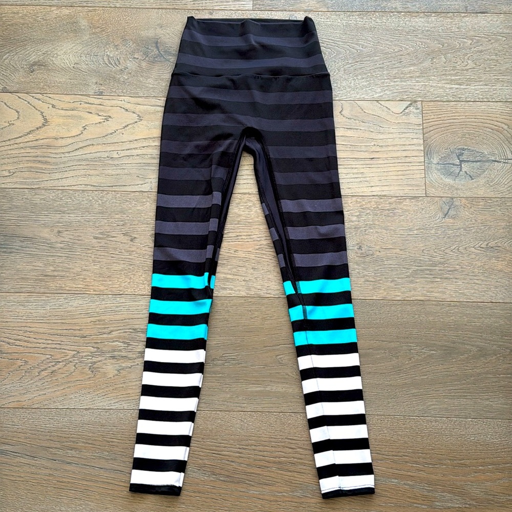 K-DEER Unique 26” in Ruth Stripe(Ombré Dark Gray,Turquoise,White) Legging -XS